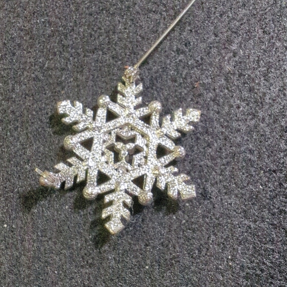 Vintage Trifari Silver Tone Crystal Snowflake Pin/Brooch Unmarked EUC - Picture 4 of 14